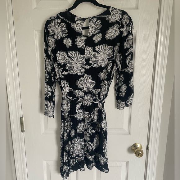 Who What Wear Black and White Floral Dress - Picture 4 of 4